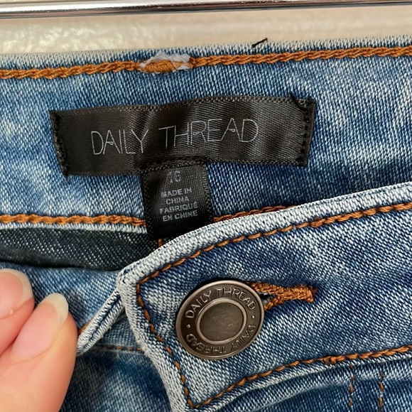 NWT Daily Thread Hi Rise Flare Bootcut Jean. 16 - Picture 5 of 8